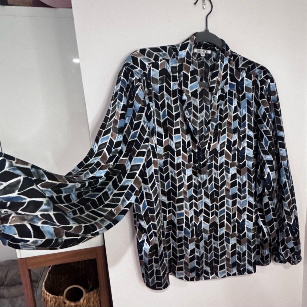 NIC+ZOE Geometric Print Blouse in Blue, Brown, Black and White